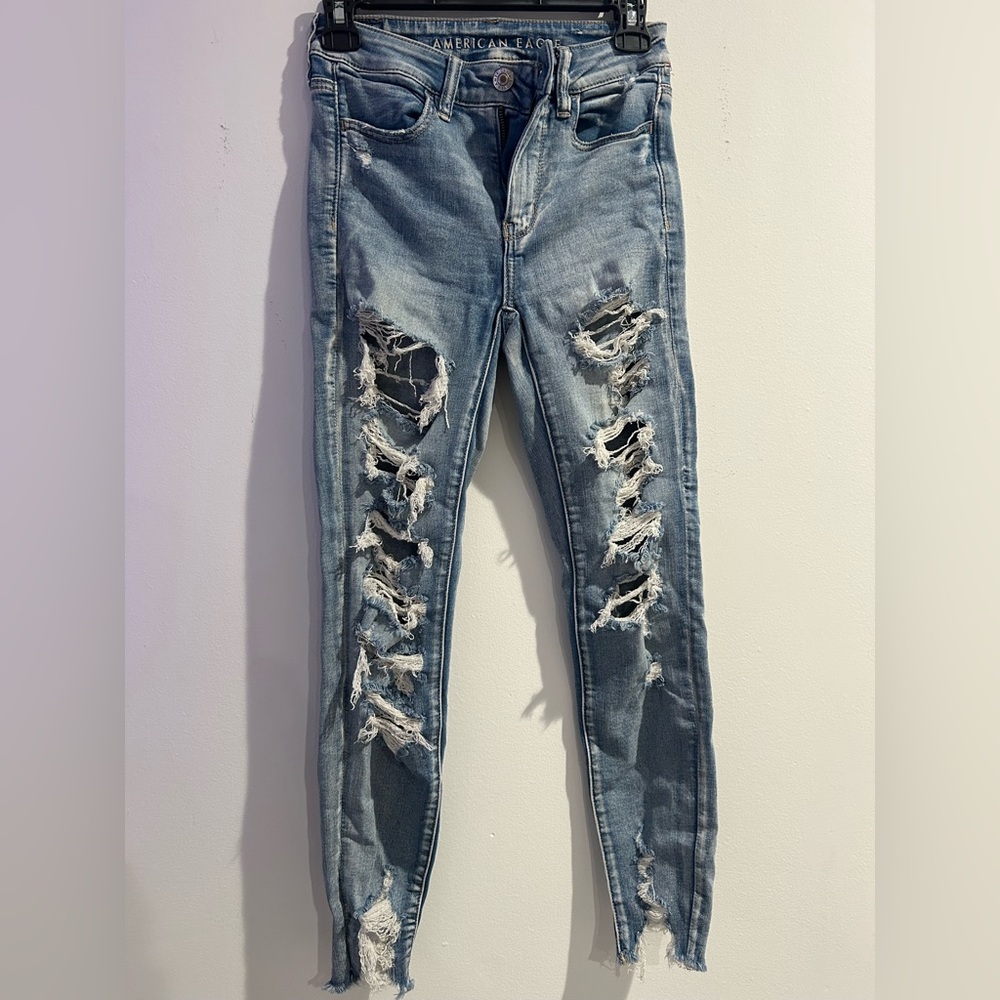 Women’s American Eagle High-Rise Light Blue ripped Jeggings size 2 Short